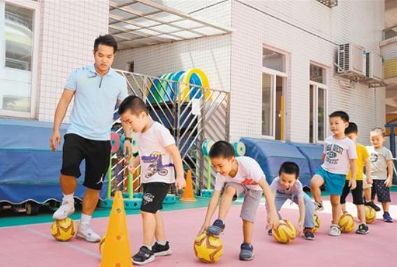 硕士生当幼儿园老师,专科生当幼儿老师的几率大吗