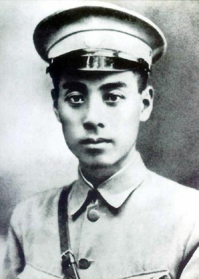 周总理去世前不断望向门口，护士疑问，后来才知他在等妻子*颖超邓**