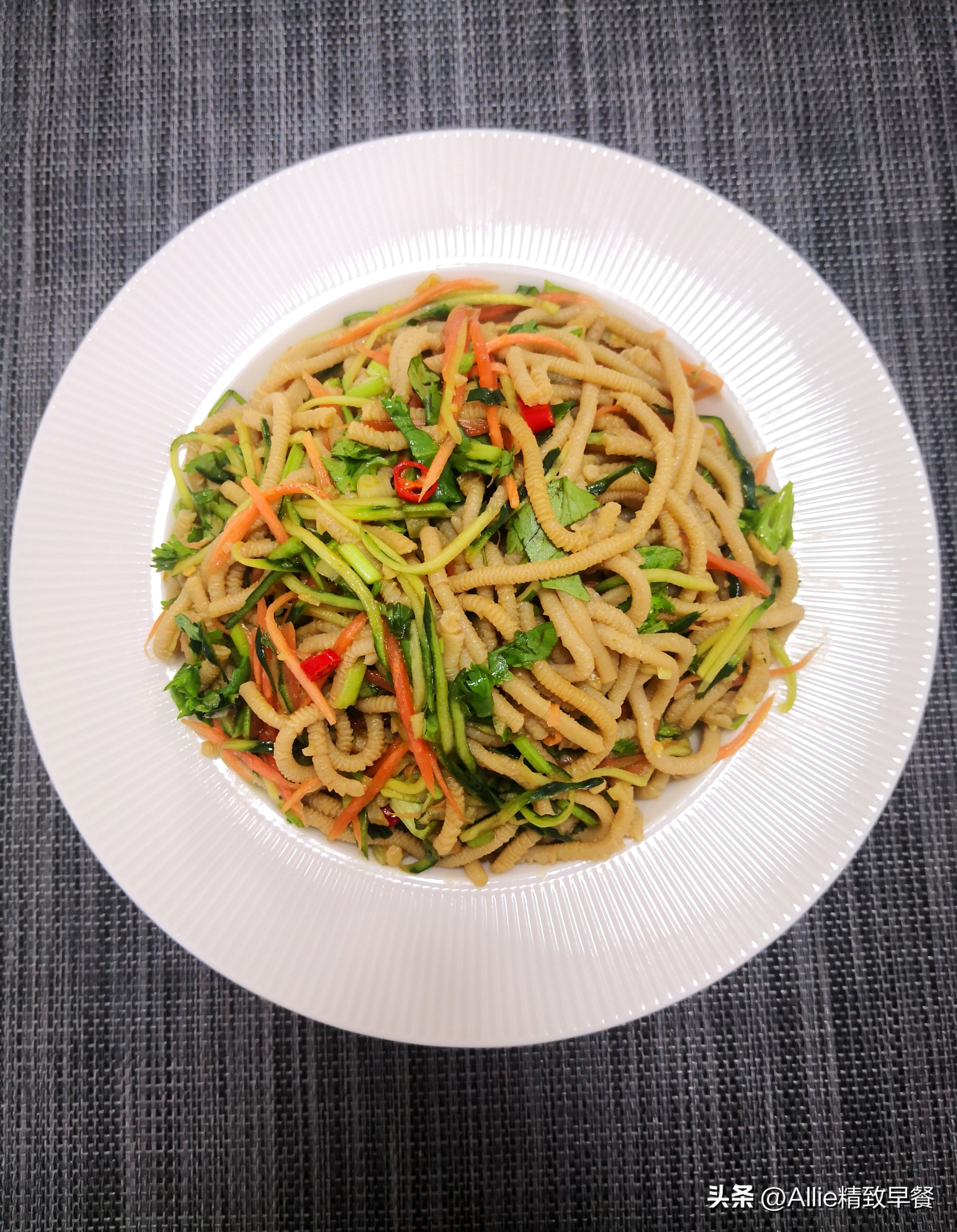 天气热不想吃肉想吃点清淡的,凉拌莜面详细做法