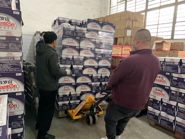 人员忙补位，蔬菜送上门，“巨鹿人”变身别样的“快递小哥”