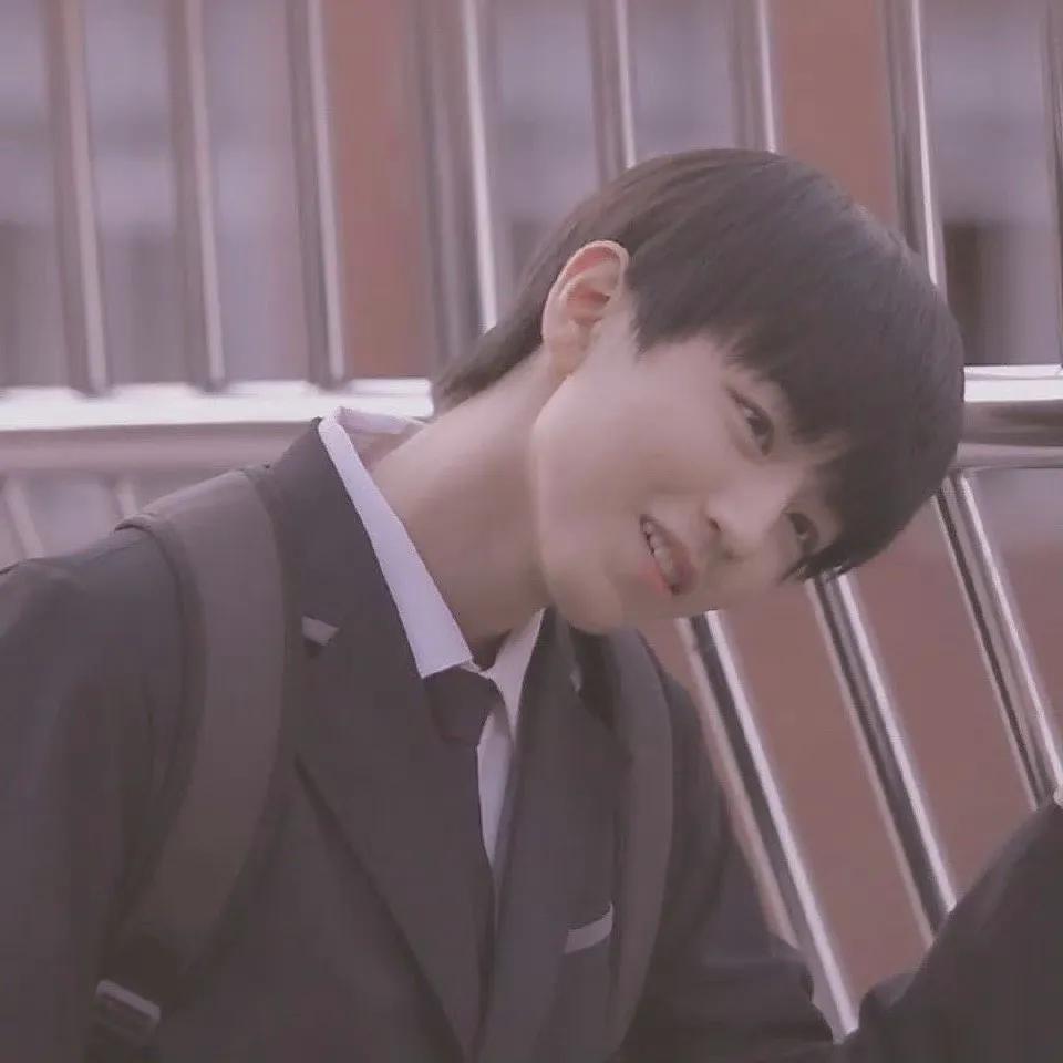 王俊凯以前帅的后来怎么样了,王俊凯从年少到现在的成熟