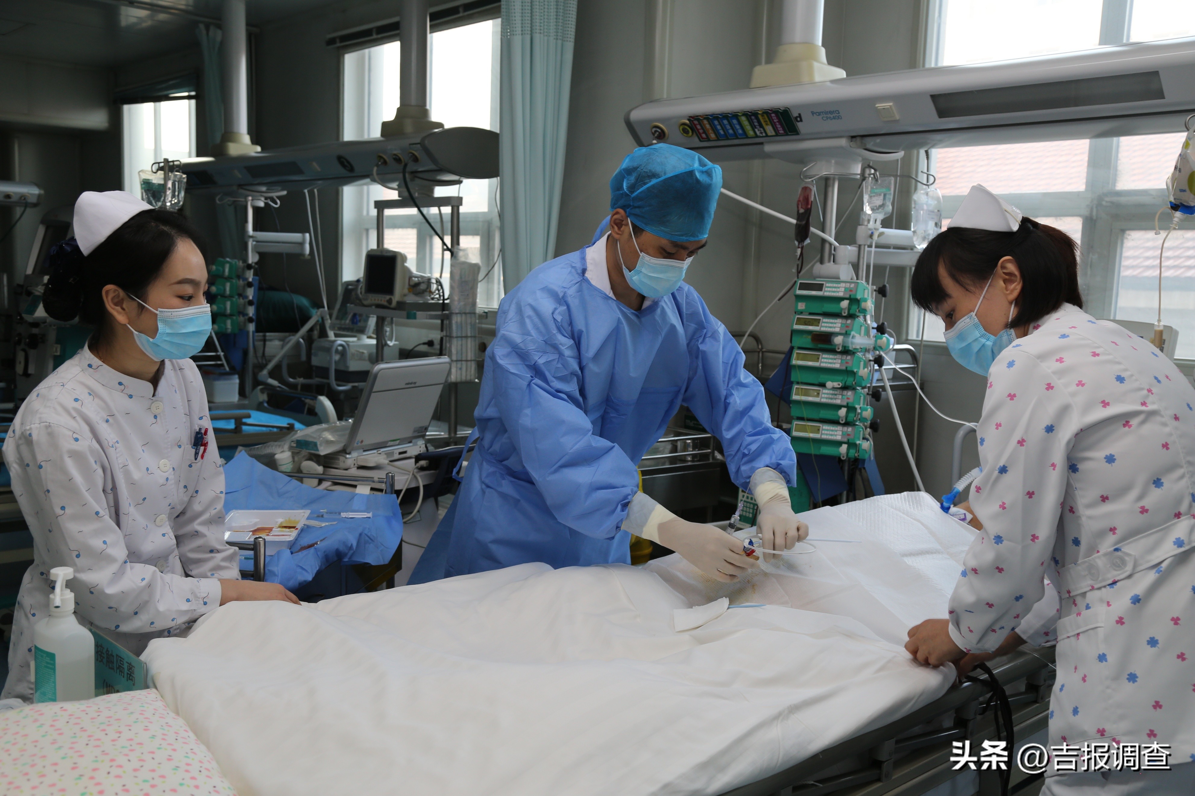 120送来昏迷不醒、没有家属陪同且身份不明的高龄患者后，解放军第九*四六**医院医护人员立即展开全力救治