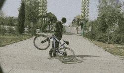 神回复：把儿子头弹破了，老婆马上回家怎么办？我只想留条命