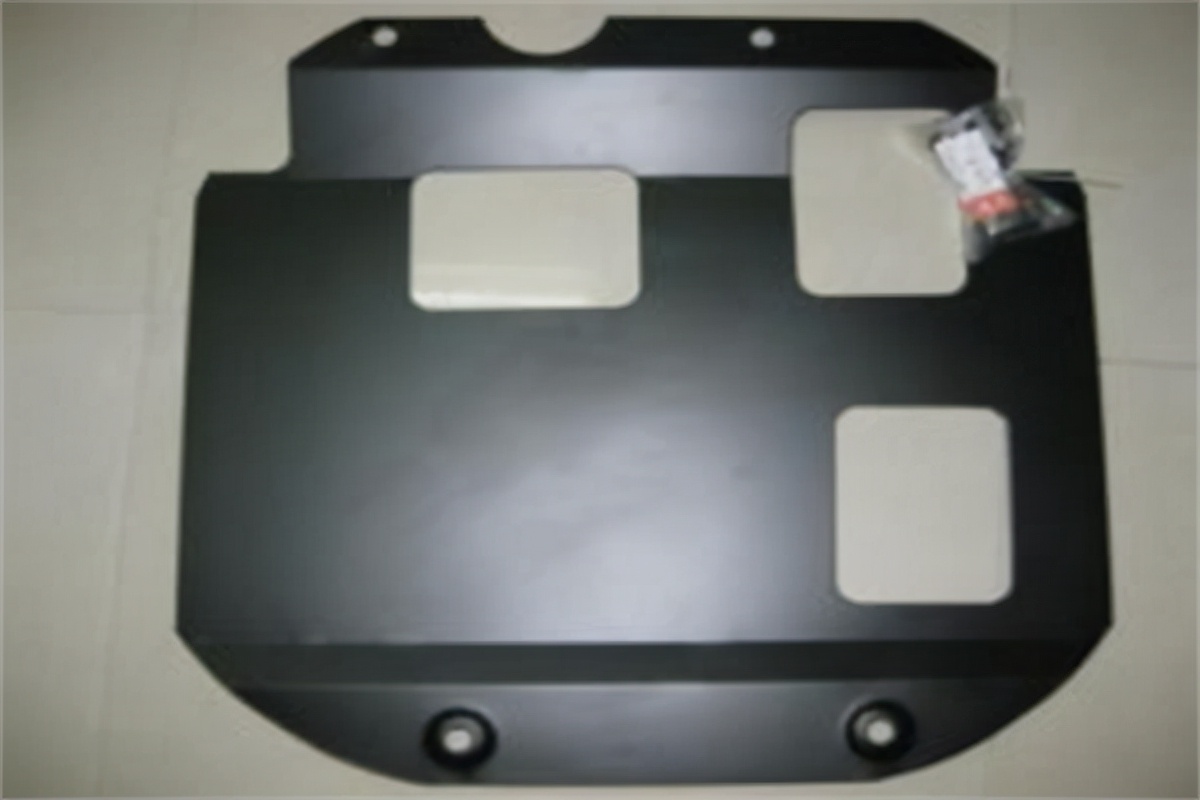 汽车发动机护板什么材质的安全,塑钢发动机护板安全隐患