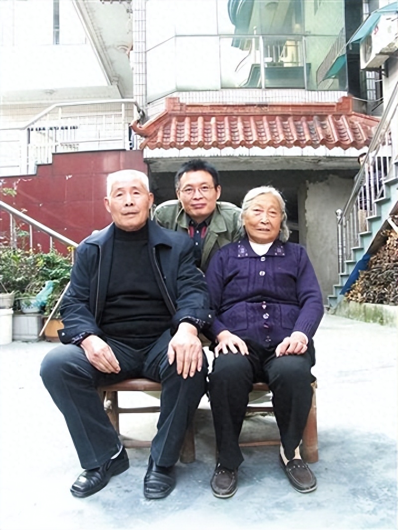 谍战之父麦家：55岁生3胎，父亲和儿子让他心痛落泪