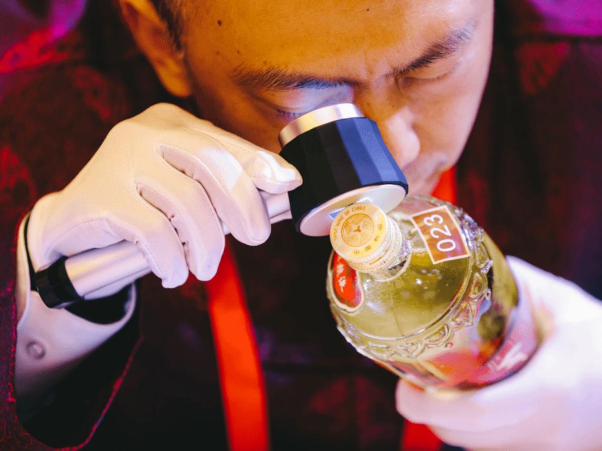 价值不菲的老茅台竟被藏在地窖里 (价值不菲的老茅台竟被藏地窖里)