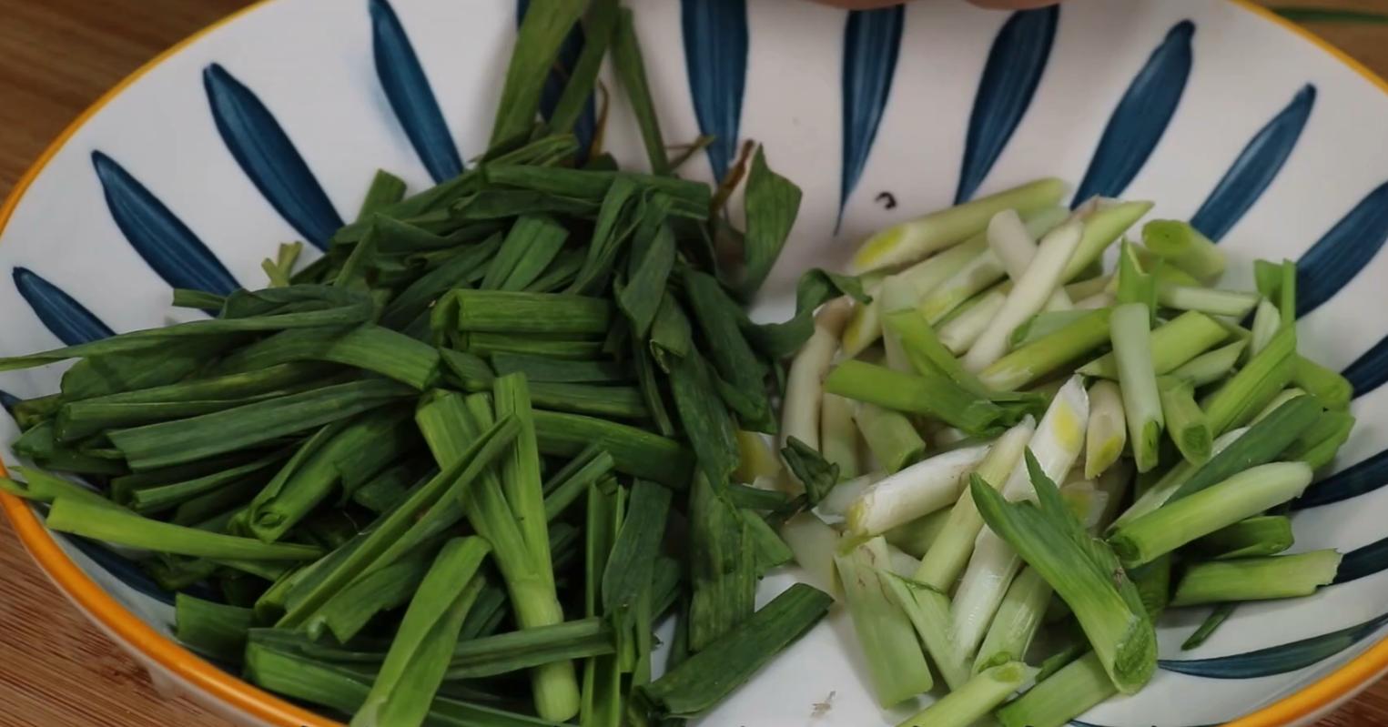 炒腊肉不放任何配菜怎么炒香,炒腊肉没煮水很咸咋办