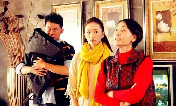 月子岳母惊现弟媳,丈夫痛哭失财失爱