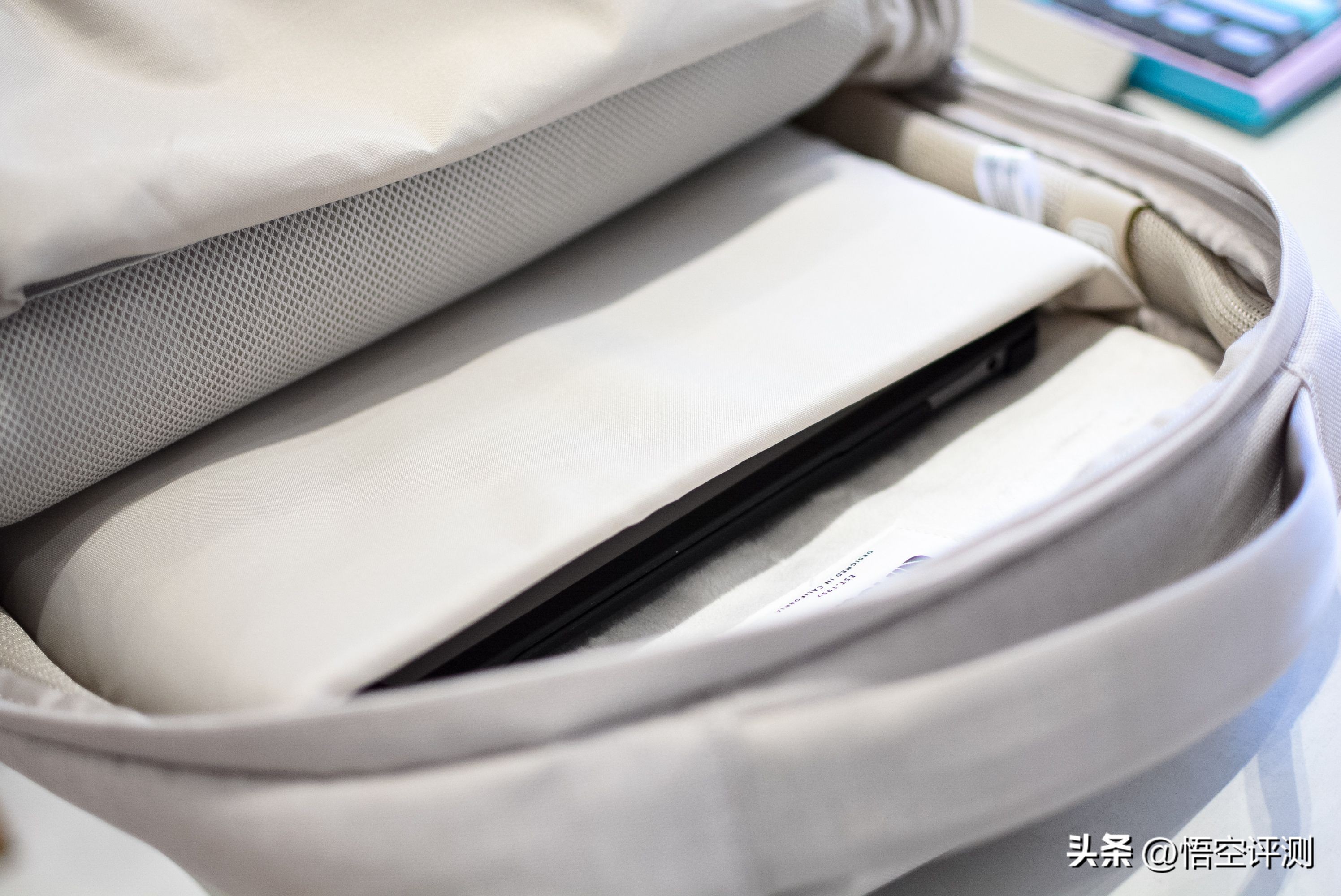 高颜值+多格收纳：进驻苹果商店，INCASECity双肩背包评测