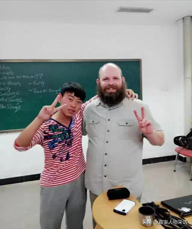 我25岁被外派到塞拉利昂，这里女多男少，一夫多妻，女人地位很低