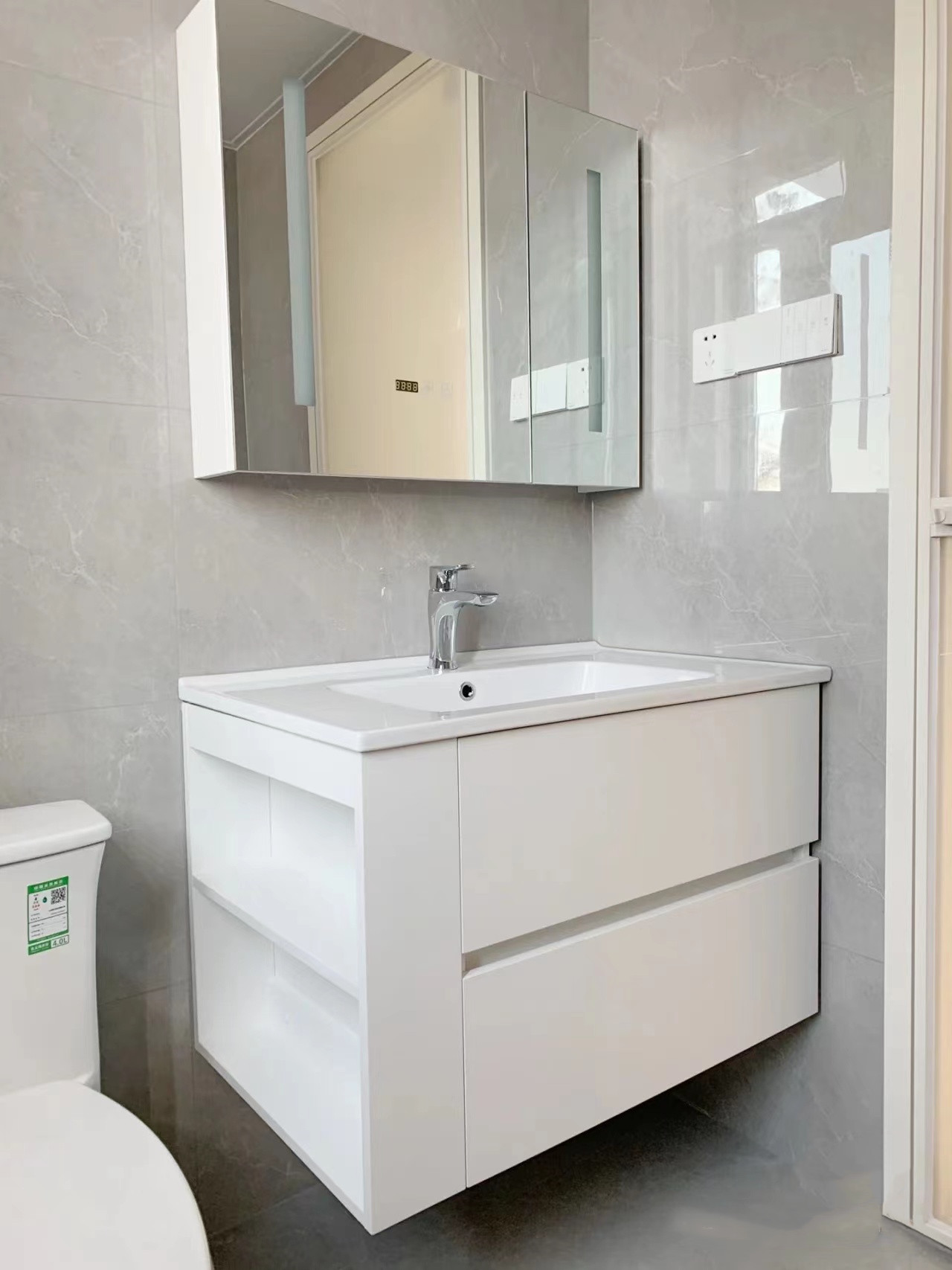 大白墙悬空电视柜颜色搭配效果图,小户型大白墙电视墙