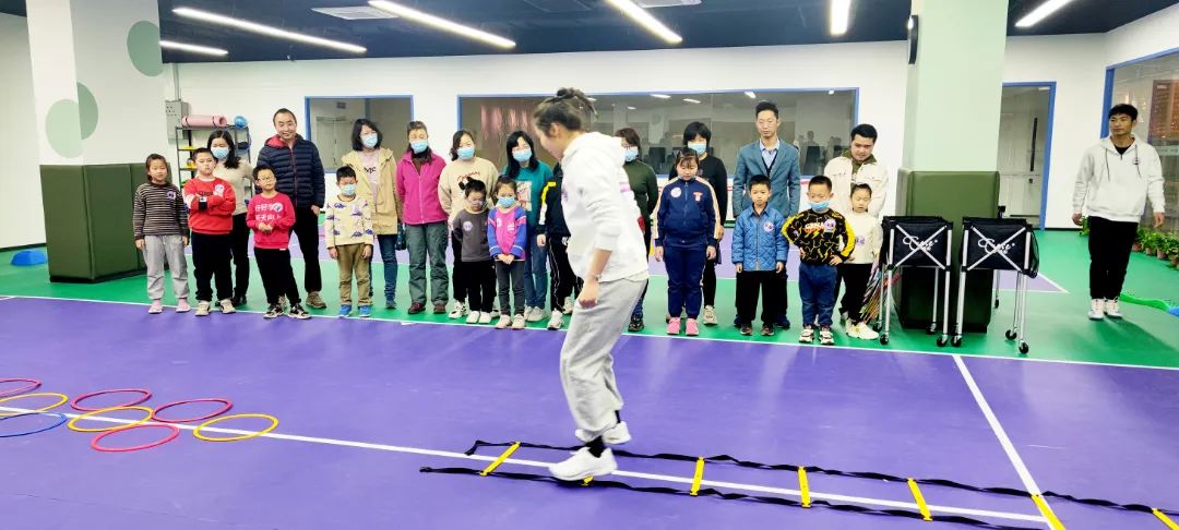 全民健身日健身盛宴点燃运动激情,周末公益养生课