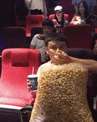 现在女大学生太开放,这么隐私的东西露在外面,男人看了都脸红了