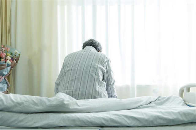 关他就是要我的命！博士自制抗癌药羁押301天，116名患者联名求情