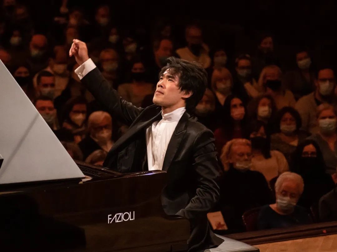 8岁学钢琴会不会太晚,八岁学琴还来得及吗