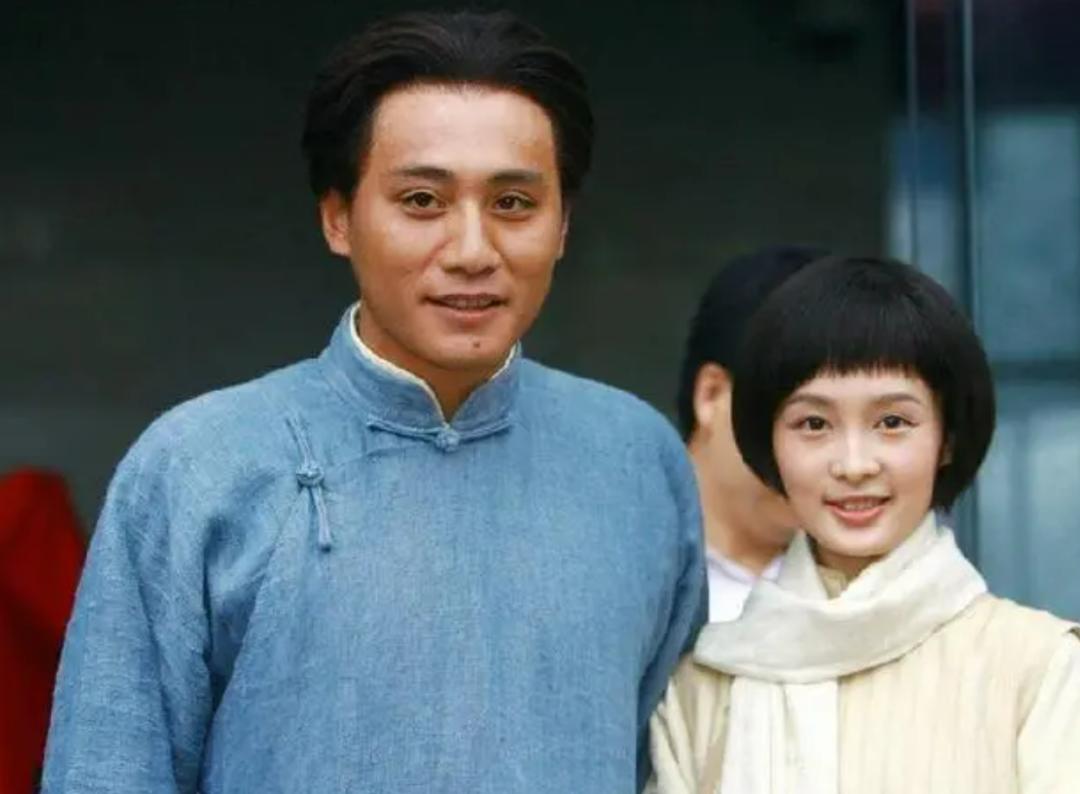 李沁氧气感绿意写真,氧气美人的肌肤