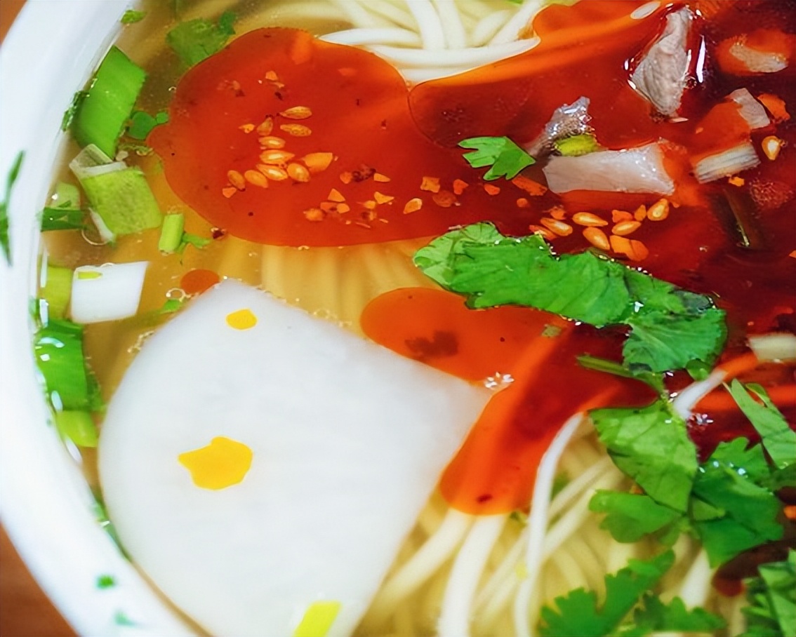 兰州牛肉面一碗有多少面,兰州牛肉面标准几两面