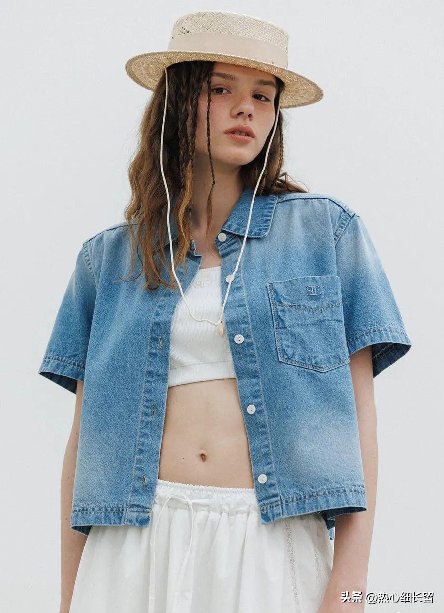 短袖衬衫的基础穿法越简单越时髦,短袖中长款衬衣穿搭技巧