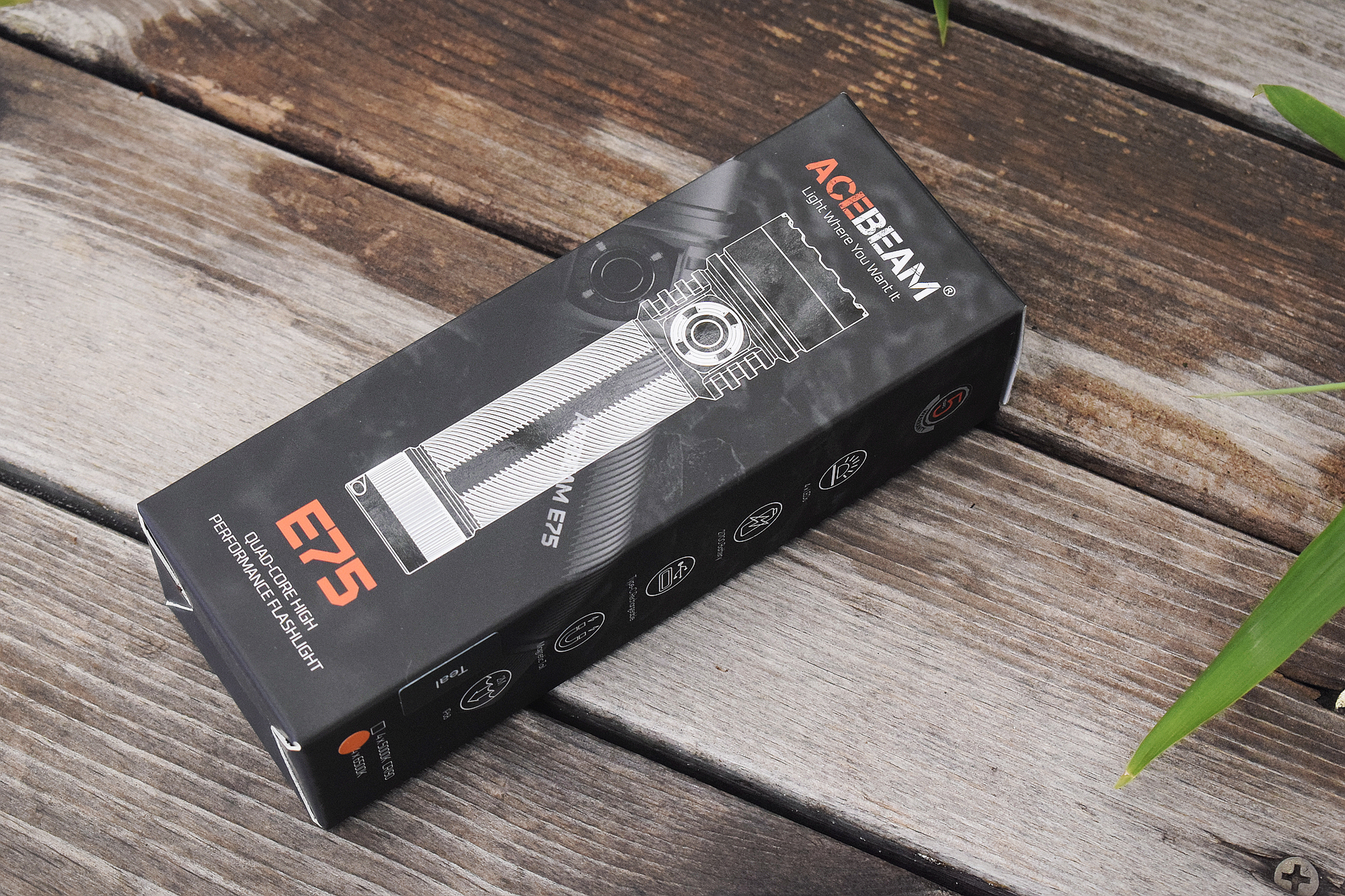 性价比高的强光电筒,高性价比手电筒强光推荐