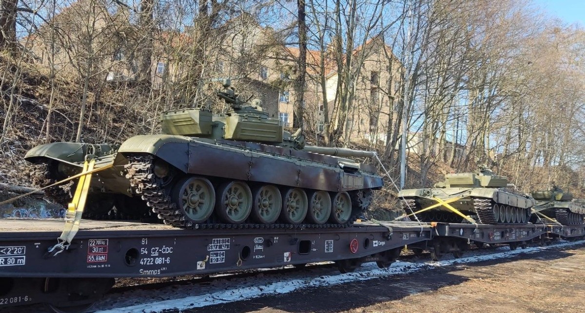 波兰砸下150亿美元买*火军**，韩国这回赚翻了，却惹得美国不高兴了