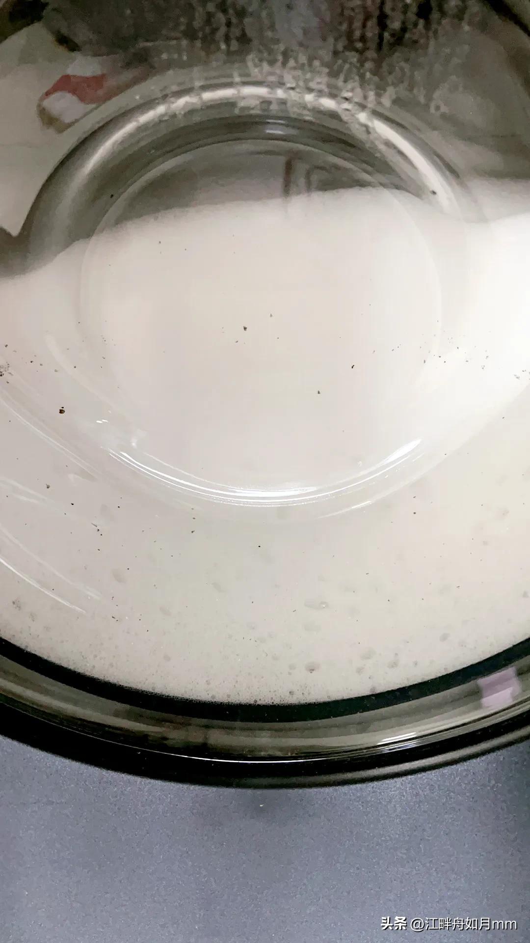 洗衣机掉的脏东西,清洗滚筒洗衣机后毛巾上有海绵