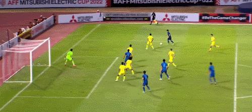 3万人见证3-0！国足苦主超级翻盘，球员跳舞庆祝，跟越南会师决赛