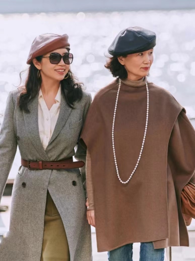 冬天老女人戴哪款帽子好看,上了年纪尽量别戴鸭舌帽