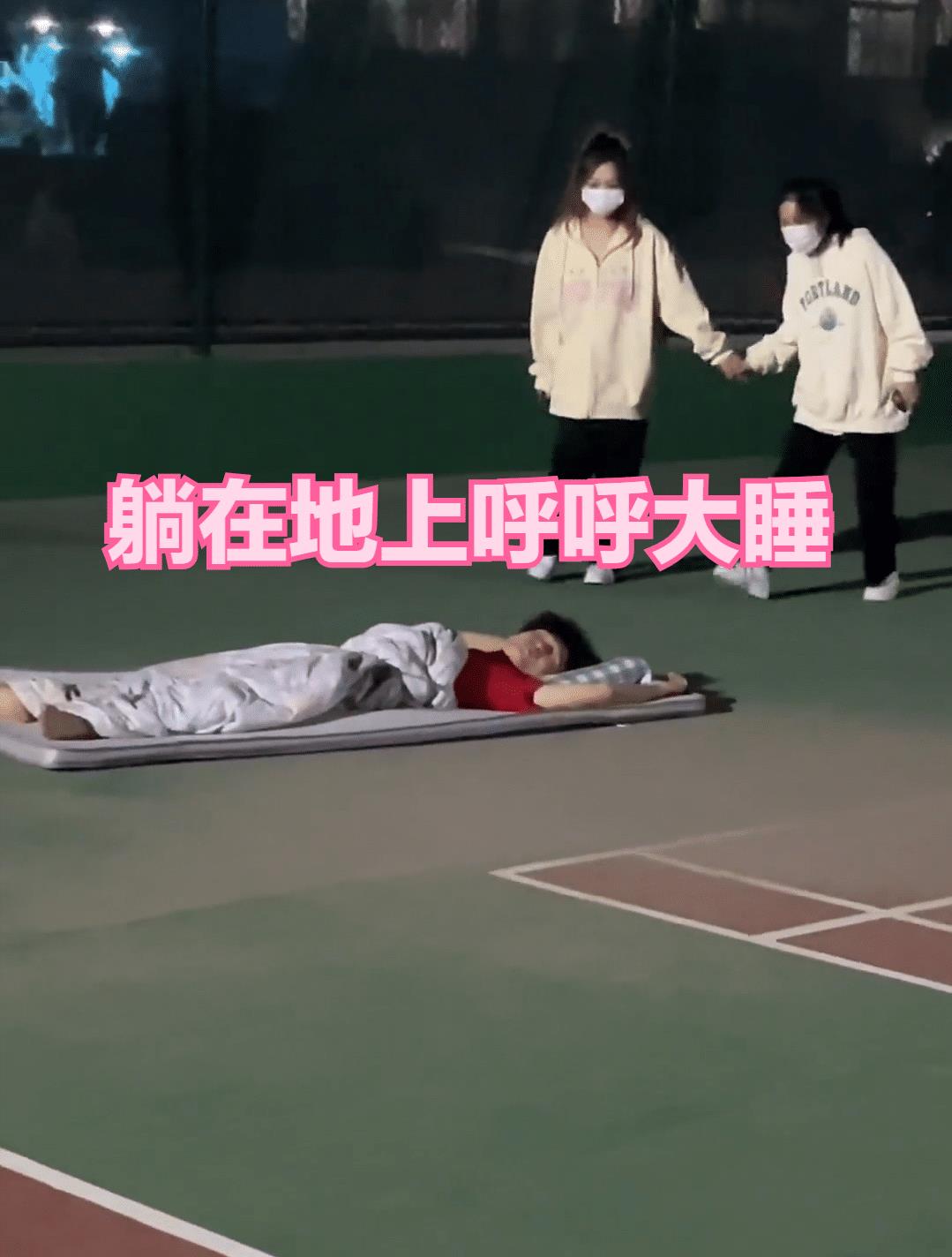 男孩睡着之后咬牙说梦话,男孩睡觉做梦成真