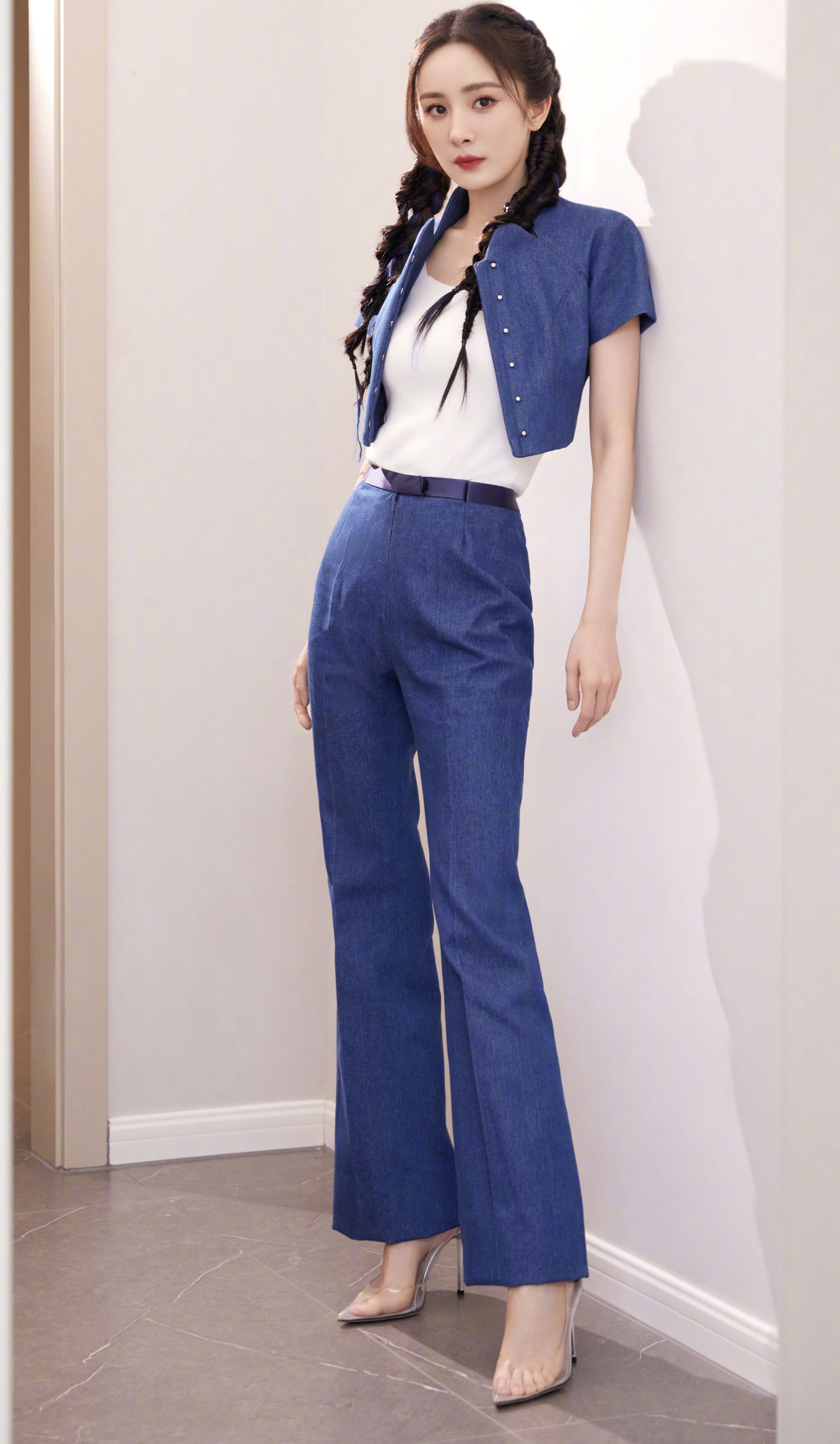 杨幂高跟鞋尖头图文,杨幂最近很火的高跟鞋