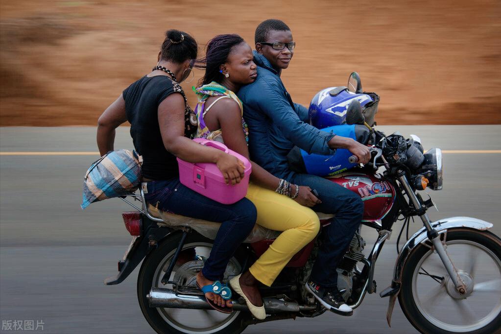 船到丹麦船员体会当地人的生活,去塞拉利昂