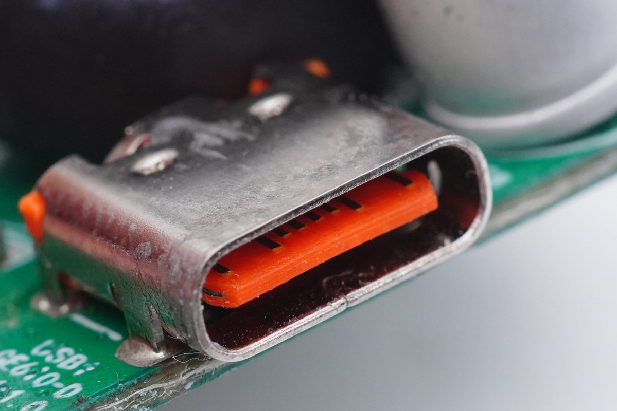 4C1A五个口，总功率达230W，华科生230W桌面充拆解