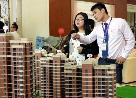 70年房产证到期后归谁,房产证70年产权到期后房子归谁