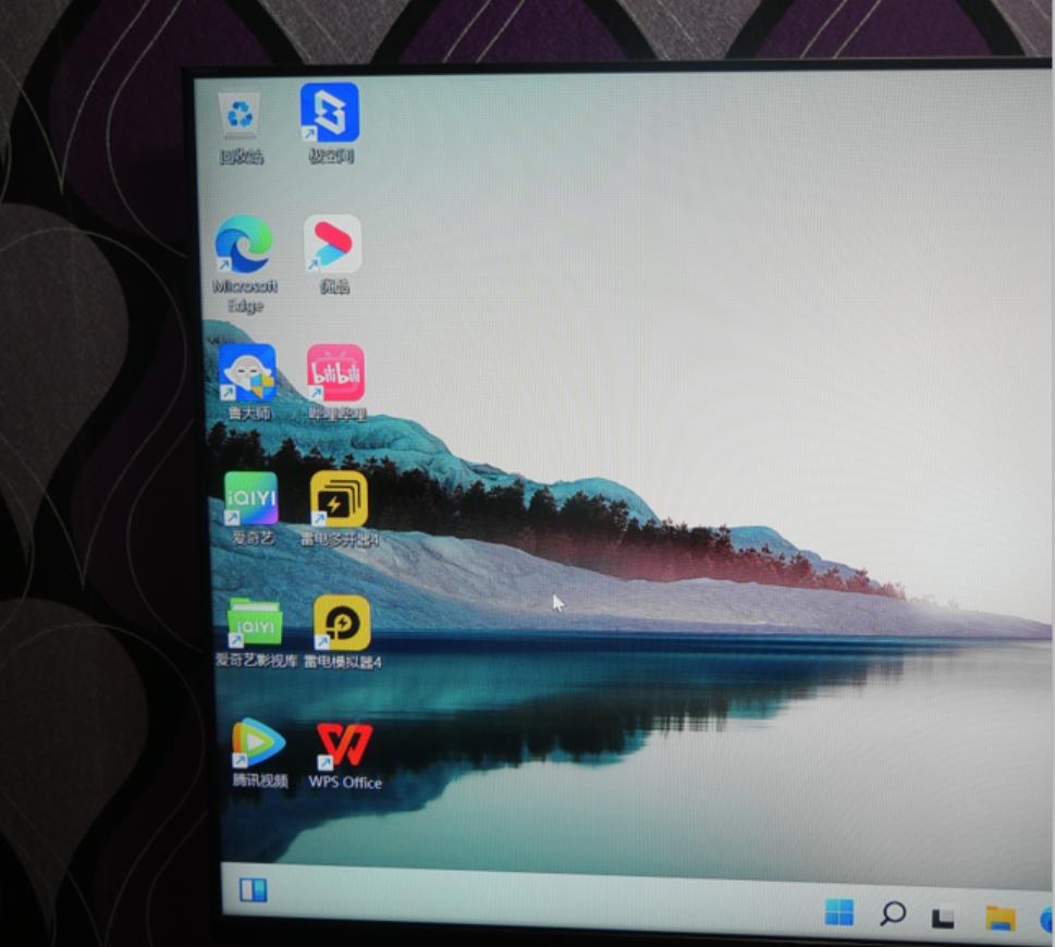 再也不怕投屏被限。零刻EQ12全能小主机直连电视，4K资源轻松看。