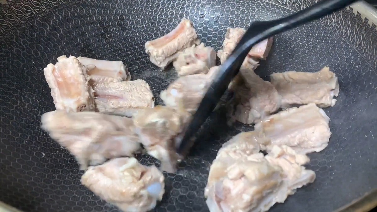 冬天，多给家人吃这“碱性菜”，隔三岔五吃一次，头发黑，牙齿好