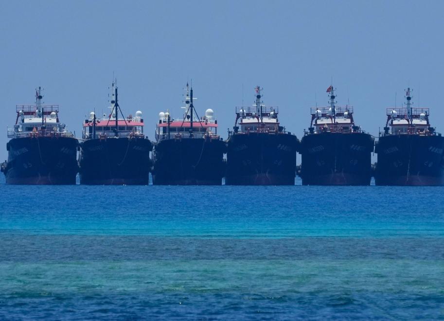 菲海警船擅闯仁爱礁被驱离,菲海警船打掩护靠近仁爱礁