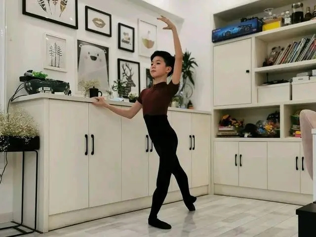 郭冷是杨丽萍唯一的徒弟吗,郭冷和杨丽萍完整视频