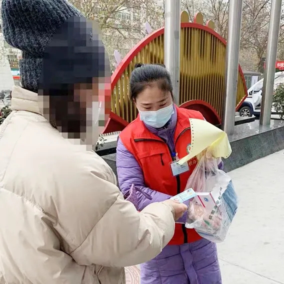 “疫”刻不停｜1辆单车9个90后的药品“代购”行动