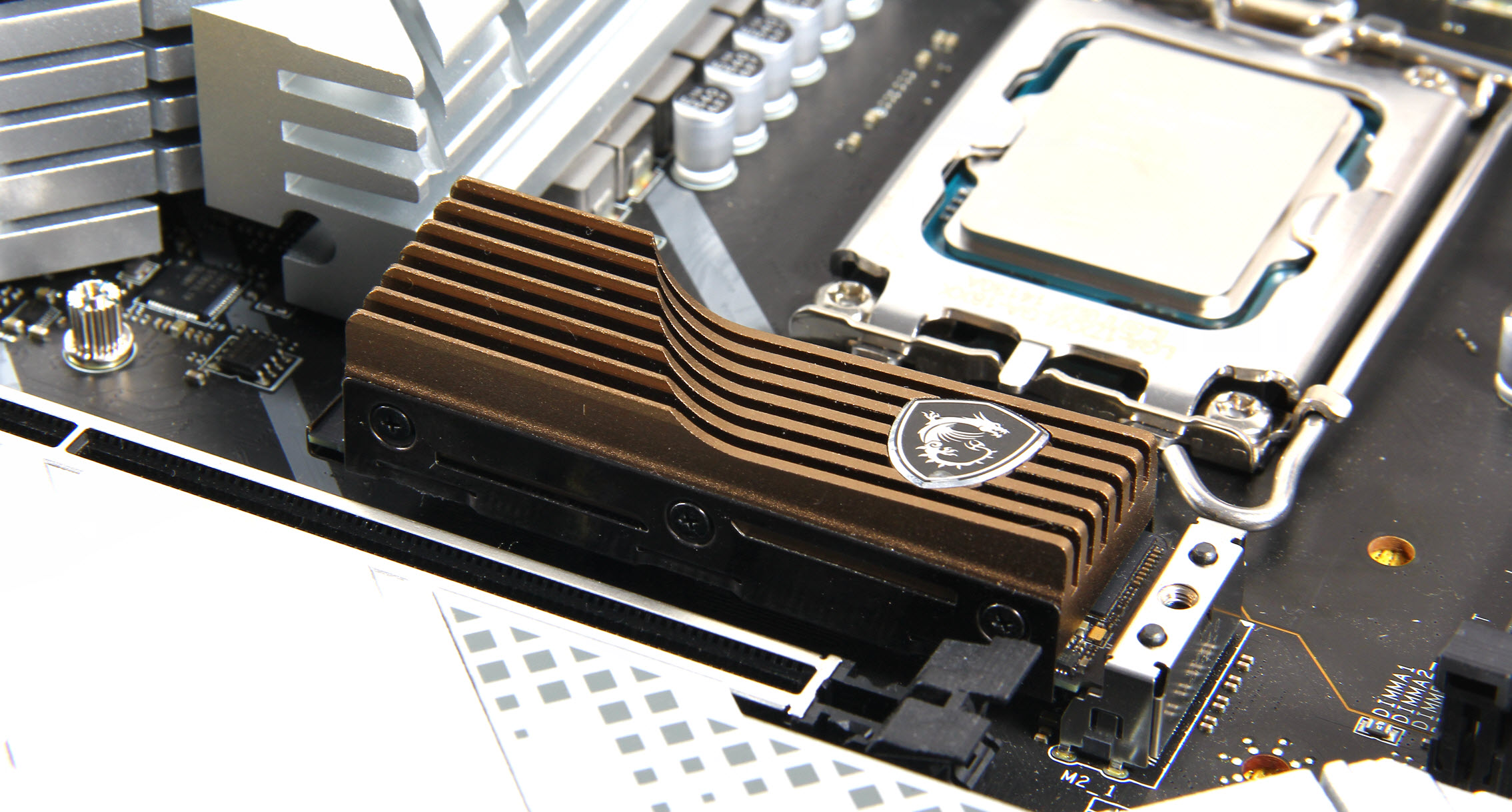 酷睿i7-12700h核显相当于什么水平,有核显的cpu需要屏蔽吗