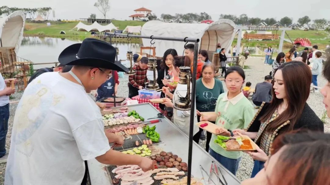 踏青露营地推荐,空港花田古朴森林露营地