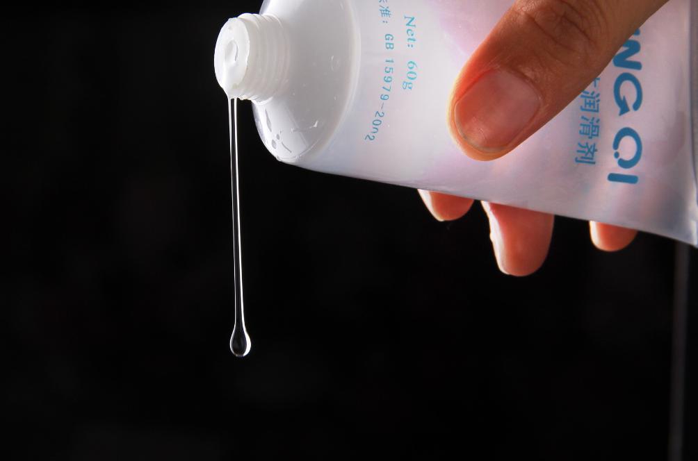 “办事”时使用润滑剂，对人体有害吗？别害羞，男女了解下有好处