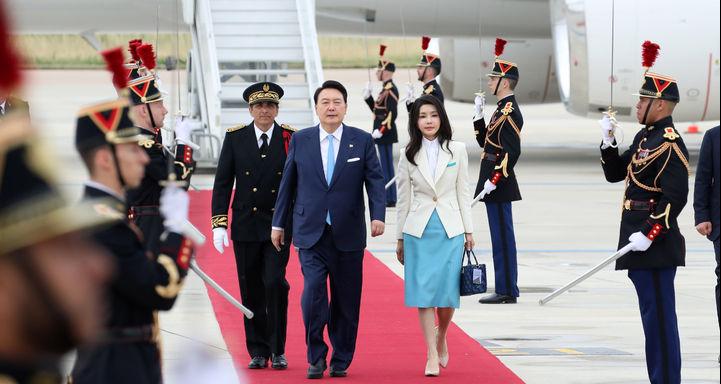 韩国第一夫人国际首秀,韩国第一夫人与英国王妃同框