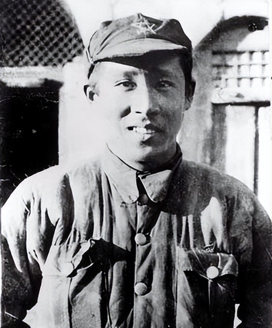 1981年，*承志廖**伸手向*小平邓**要烟，*小平邓**调侃：经常偷我香烟