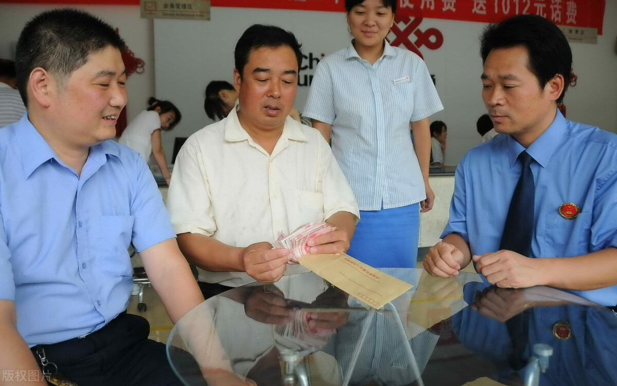 检察院公务员工资高于普通公务员,钱多事多