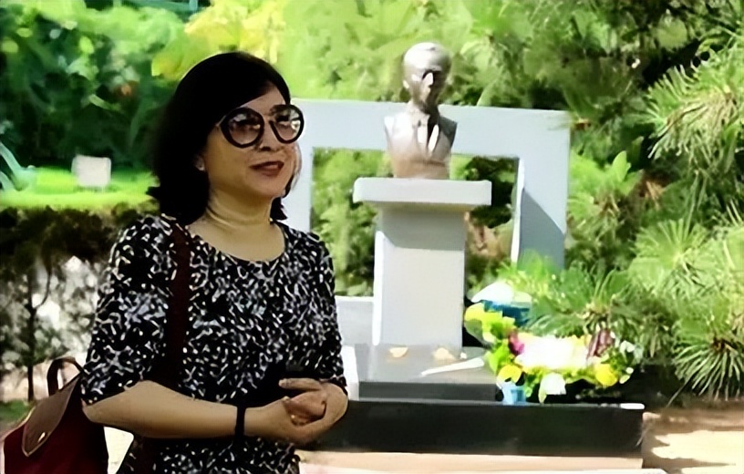 罗京去世后他妻子怎么样了,罗京去世后的照片