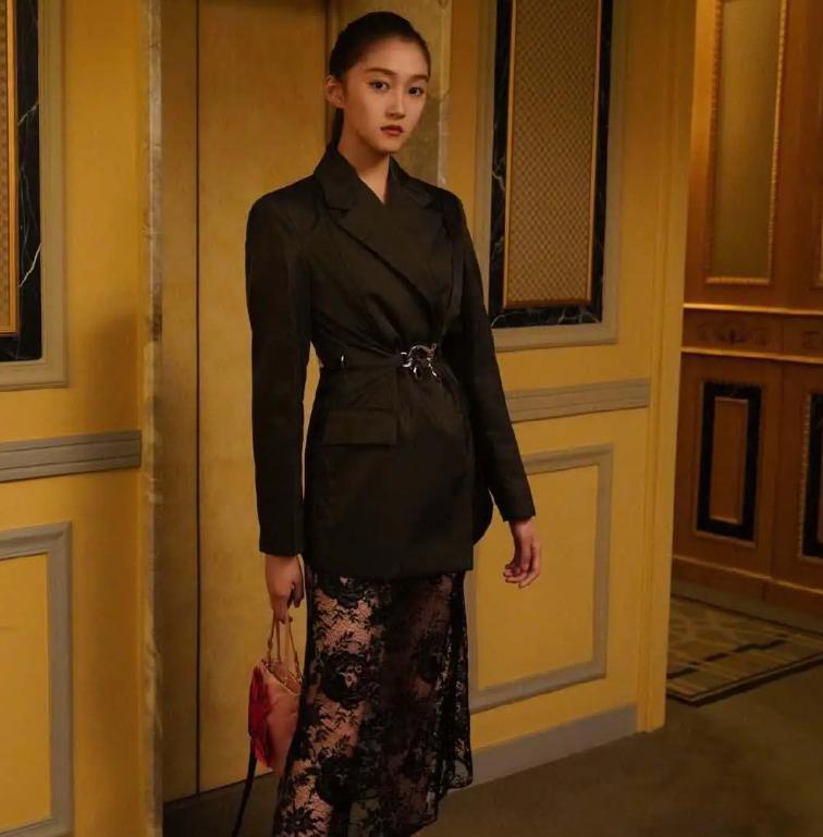 关晓彤为谁挡热搜,关晓彤烂大街造型