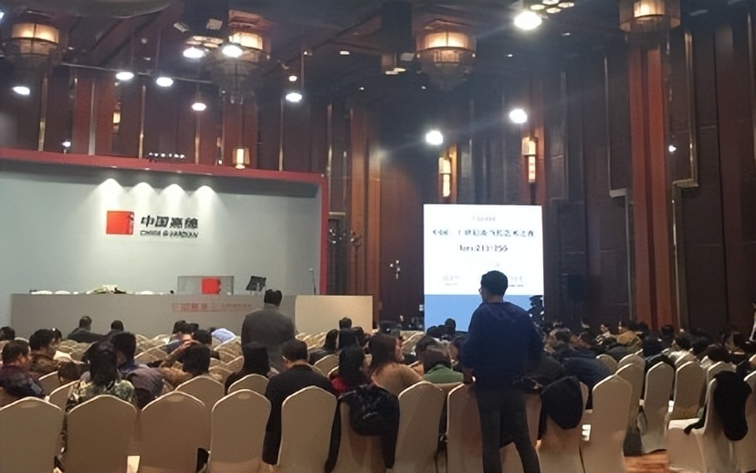 一幅画能卖出上千万真的假的,画的并不好看但是卖出天价的画