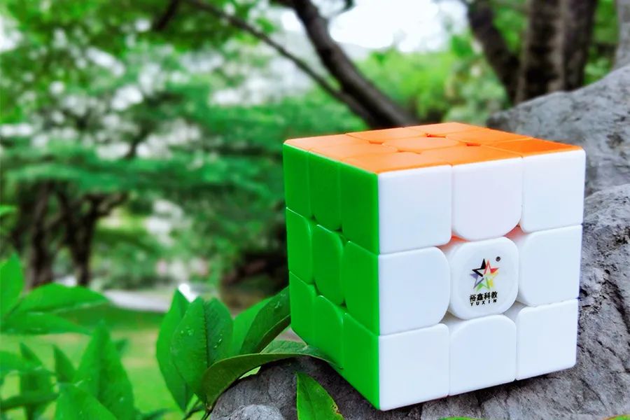 魔方是用什么技巧还原的,魔方六面重复一个动作还原