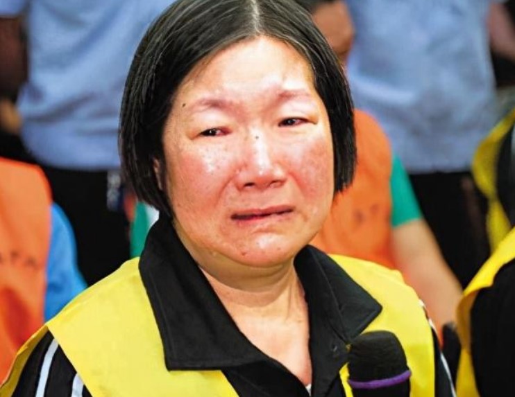 “无知女贪”李启红：炒股4个月敛财1983万元，判11年罚2000万