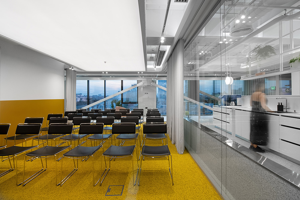 自由畅想云科技公司SQUAD基辅总部大楼设计欣赏