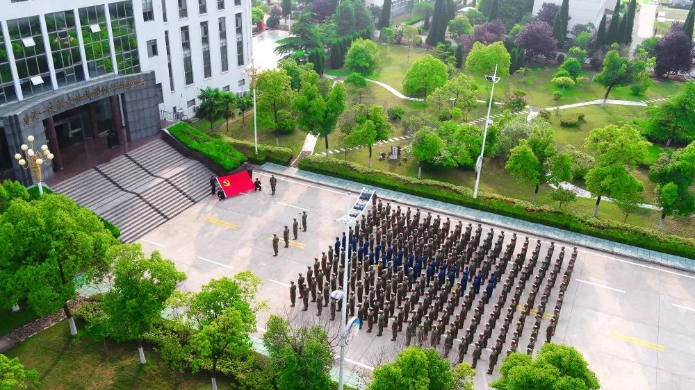 第71集团军：祝福伟大的*党**，跑出新时代奋斗强军的加速度